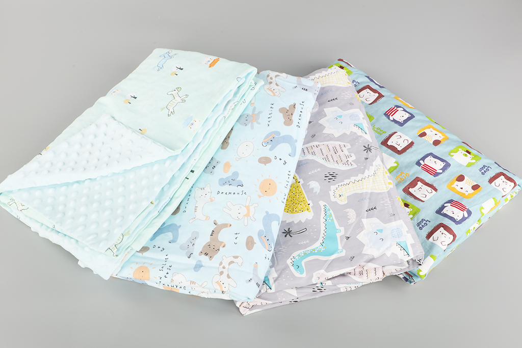 China Supplier Double Layer Best Minky DOT Super Thick Wearable Warm Soft Baby Blanket for Winter