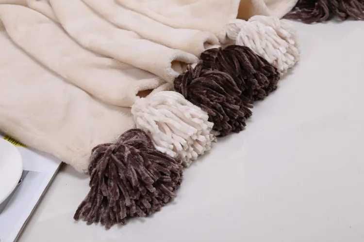 Hot Sale100% Polyester Bedding Cheap Custom Print Flannel Tassel Fringe Throw Blankets