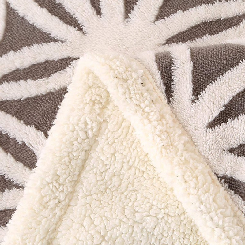 Wholesale Customize Flannel Fleece Manta Cheap Embossed Oversized Throw Blanket