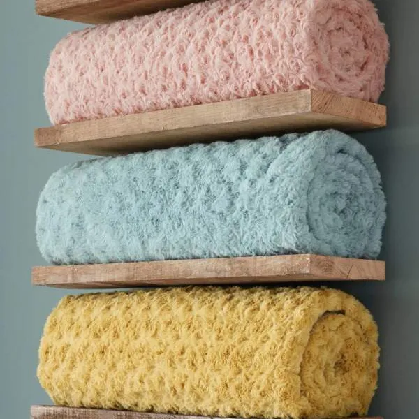 Wholesale Skin Friendly Plush Fleece Soft Hairy Blankets